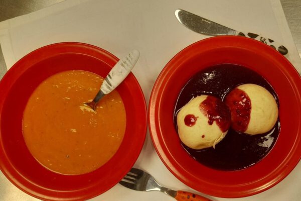 Vorsuppe,Hefeklöße mit Fruchtsoße